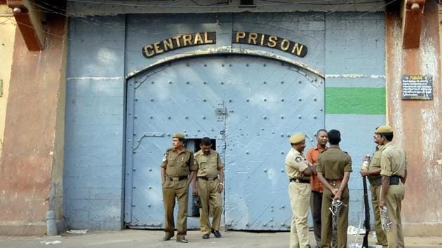 The issue of the elderly, mentally challenged and female prisoners languishing in jails was first discussed when Pakistan envoy Sohail Mahmood met external affairs minister Sushma Swaraj in October 2017. The issue cropped up again in a subsequent meeting between the two.(Representational Photo/Reuters)