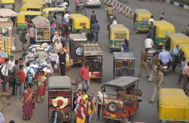 UP appears to have taken a cue from the Delhi government that had banned plying of e-rickshaws on 236 routes in the national capital in 2014. (HT) UP appears to have taken a cue from the Delhi government that had banned plying of e-rickshaws on 236 routes in the national capital in 2014. (HT)