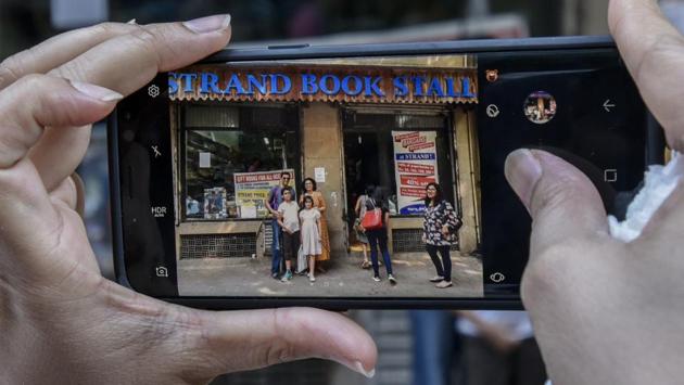 The iconic Strand Book Stall will down its shutters in Mumbai today. For many who grew up in Mumbai in the 1970s, ’80s and ’90s, Fort was not just where Mumbai’s buzz was, it was also where all the bookstores were. But at little bookshops like Strand Book Stall, one could discover that reading was affordable and pleasurable together. (Kunal Patil / HT Photo) The iconic Strand Book Stall will down its shutters in Mumbai today. For many who grew up in Mumbai in the 1970s, ’80s and ’90s, Fort was not just where Mumbai’s buzz was, it was also where all the bookstores were. But at little bookshops like Strand Book Stall, one could discover that reading was affordable and pleasurable together. (Kunal Patil / HT Photo)