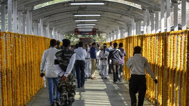 The newly opened foot overbridge at Elphinstone Road station in Mumbai on Tuesday.(Kunal Patil/HT Photo)