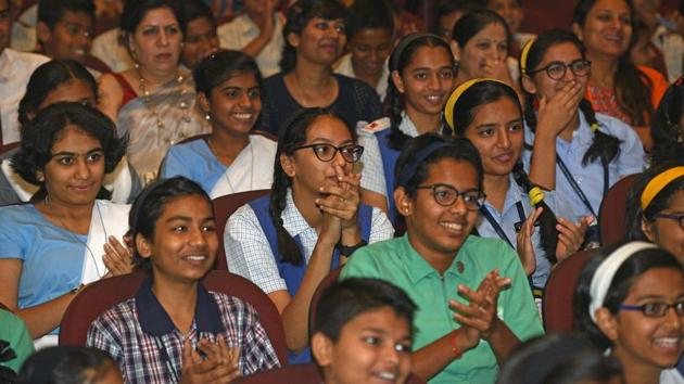 Students participate during the Hindustan Times Scholarship Programme 2017-18 at Jawaharlal Nehru Memorial Hall, Camp in Pune. (Pratham Gokhale/HT Photo) 
