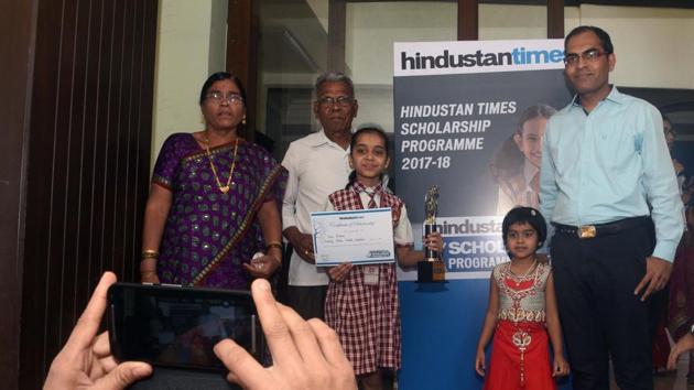 One of the winners  with her parents get their picture clicked during the Hindustan Times Scholarship Programme 2017-18 at Jawaharlal Nehru Memorial Hall, Camp in Pune. (Pratham Gokhale/HT Photo) 