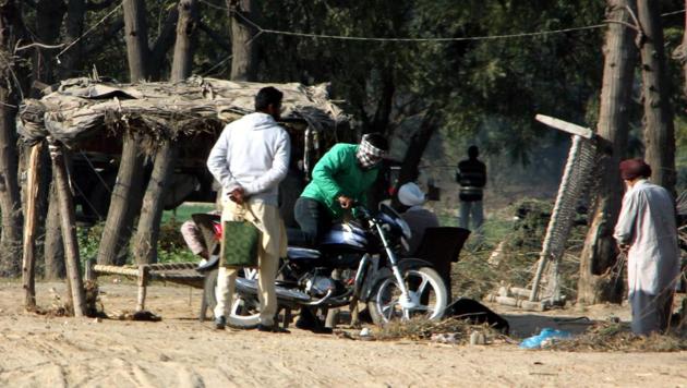 A ‘goonda tax’ naka on Rama Road, Bathinda, earlier this month. (HT File) A ‘goonda tax’ naka on Rama Road, Bathinda, earlier this month. (HT File)
