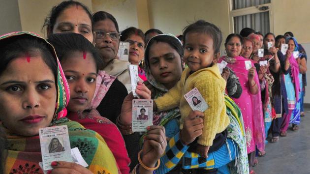 Residents lined up to cast their votes at booth number 2 at Ram Lal Bhasin Public School, Dugri. (Gurminder SIngh/HT)