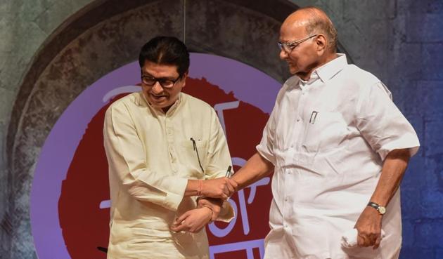 MNS chief Raj Thackarey and NCP chief Sharad Pawar shared the dais in Pune recently, where Thackeray interviewed Pawar.(HT FILE)