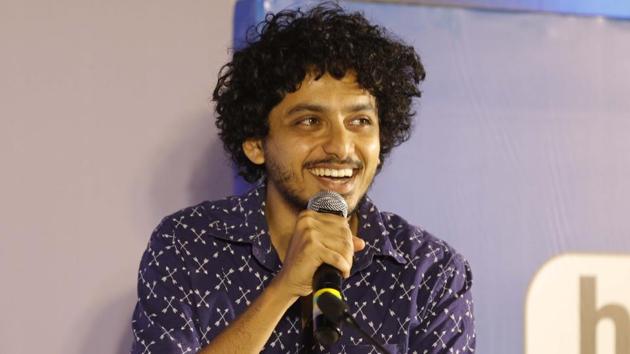 Alok Rajwade interacts with students and faculty during the Hindustan Times Scholarship Programme 2017-18 at Jawaharlal Nehru Memorial Hall, Camp in Pune. (RAHUL RAUT/HT PHOTO) 