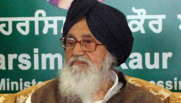 Former chief minister Parkash Singh Badal at Mahant Gurbanta Das School for Deaf and Dumb in Bathinda on Tuesday.(Sanjeev Kumar/HT)