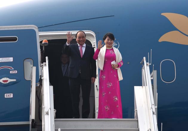 Prime Minister of Vietnam, Nguyen Xuan Phuc and his wife Tran Thi Nguyet Thu arrive for ASEAN summit, January 24(Arvind Yadav/HT PHOTO)