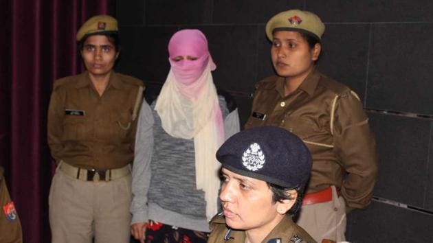 Acid attack accused Soni in police custody. (HT photo) Acid attack accused Soni in police custody. (HT photo)