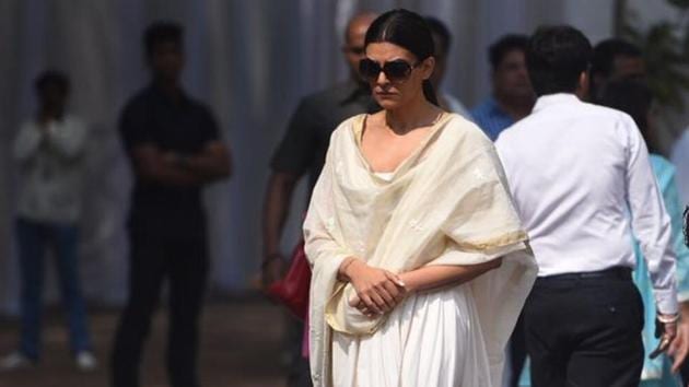 Sushmita Sen arrives at the funeral. Other Bollywood stars who have arrived at the venue to pay their last respects include  Aishwarya Rai, Tabu, Hema Malini among others. (Satsih Bate / HT Photo) 
