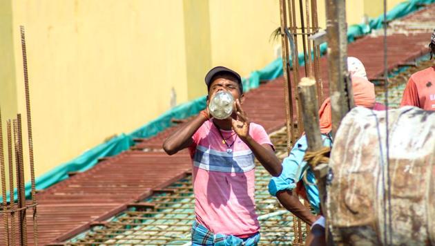 A man drinks water on a hot summer day.(Shutterstock/File photo)