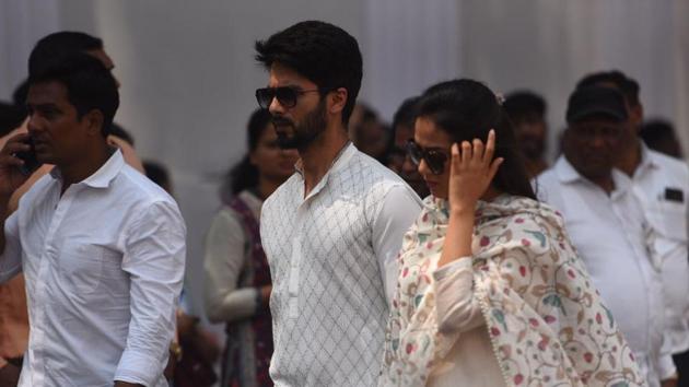 Shahid Kapoor and Mira Rajput arrive at Celebrations Sports Club. (Satish Bate / HT Photo) 