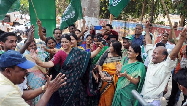 BJD workers celebrate the party's win in Bijepur by-election in Bhubaneswar on Wednesday.(PTI Photo)