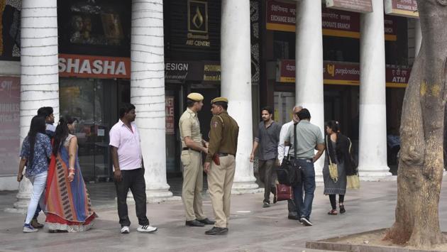 A robber allegedly shot at a man for resisting a snatching bid in Connaught Place in central Delhi on Wednesday. The incident happened in A-Block before noon. Police said the victim was rushed to the hospital and is out of danger. Delhi Police records show that cases of snatching have increased by 413% in the last five years. (Sonu Mehta / HT Photo) A robber allegedly shot at a man for resisting a snatching bid in Connaught Place in central Delhi on Wednesday. The incident happened in A-Block before noon. Police said the victim was rushed to the hospital and is out of danger. Delhi Police records show that cases of snatching have increased by 413% in the last five years. (Sonu Mehta / HT Photo)