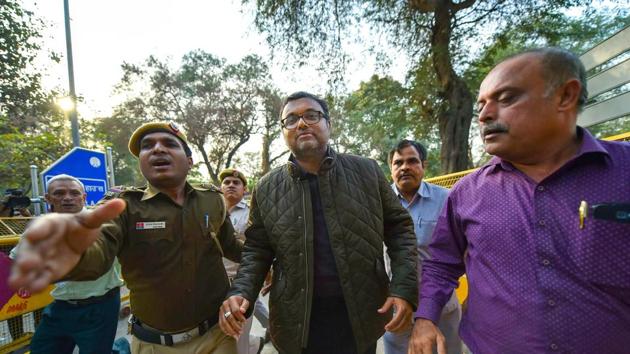 Karti Chidambaram, son of former union minister P Chidambaram, being escorted by police personnel to a court in New Delhi on Wednesday.(PTI Photo)