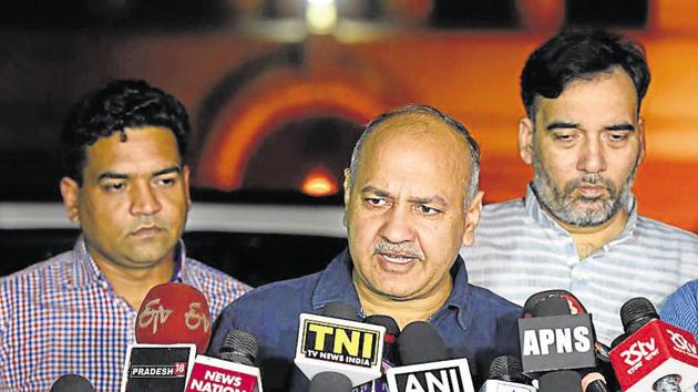 Delhi Deputy Chief Minister Manish Sisodia has ordered the education department to look into complaints against private schools withholding admit cards of students for board exams (Sonu Mehta/HT file)