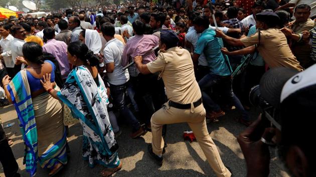 Photos Sridevi Funeral Last Rites Begin At Vile Parle Seva Samaj Crematorium Hindustan Times Vile parle west has many green and spacious parks like lions juhu children's municipal park, kaifi azmi park and nana nani park where you can go for a peaceful time alone. photos sridevi funeral last rites