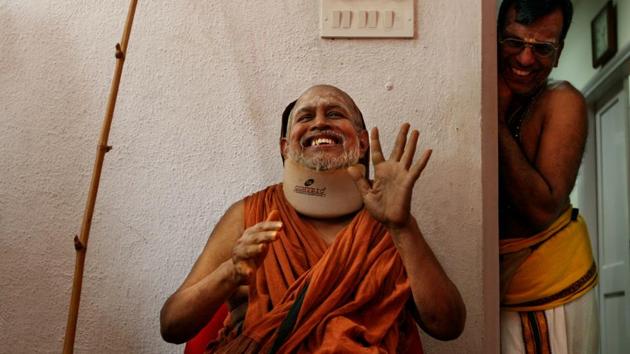 Shankaracharya Jayendra Saraswathi, the 69th pontiff of the Kanchi Kamakoti Peetham, died on Wednesday following a cardiac arrest at a private hospital in Tamil Nadu’s Kanchipuram aged 82. Known for his modern outlook, the Kanchi seer was also among the first religious pontiffs to speak about the construction of Ram Temple in Uttar Pradesh’s Ayodhya, saying it would lead to communal harmony. (Hemant Padalkar / HT fILE) Shankaracharya Jayendra Saraswathi, the 69th pontiff of the Kanchi Kamakoti Peetham, died on Wednesday following a cardiac arrest at a private hospital in Tamil Nadu’s Kanchipuram aged 82. Known for his modern outlook, the Kanchi seer was also among the first religious pontiffs to speak about the construction of Ram Temple in Uttar Pradesh’s Ayodhya, saying it would lead to communal harmony. (Hemant Padalkar / HT fILE)