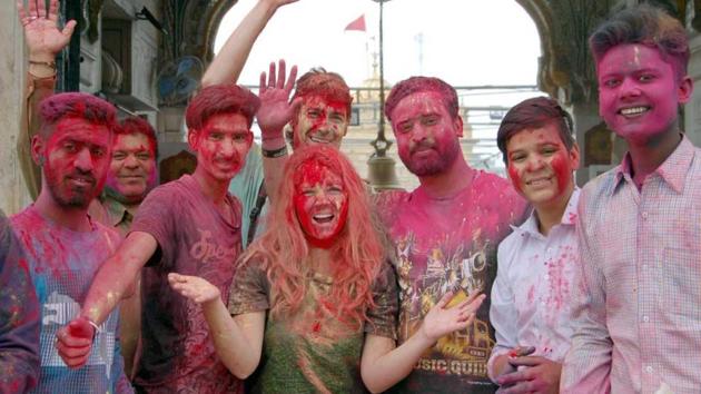 Holi celebrations at Durgiana temple in Amritsar. (Sameer Sehgal) Holi celebrations at Durgiana temple in Amritsar. (Sameer Sehgal)