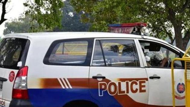 The man feared police had come to arrest him in a kidnapping case and allegedly ran to the terrace, perching himself on a window porch. (Representative image) The man feared police had come to arrest him in a kidnapping case and allegedly ran to the terrace, perching himself on a window porch. (Representative image)