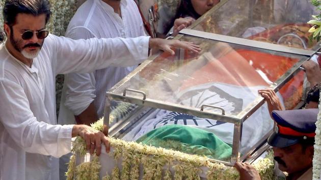 Sridevi funeral: Husband Boney Kapoor performed the last rites of the actor. Seen in this pic is her brother-in-law and co-star Anil Kapoor.(PTI)