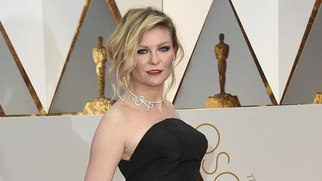 Kirsten Dunst arrives at the Oscars on February 26, 2017, at the Dolby Theatre in Los Angeles. (Jordan Strauss/Invision/AP) Kirsten Dunst arrives at the Oscars on February 26, 2017, at the Dolby Theatre in Los Angeles. (Jordan Strauss/Invision/AP)