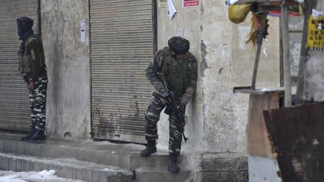 A militant was gunned down in an encounter with security forces in the wee hours of Thursday at Hajin in north Kashmir’s Bandipora district, officials said. The encounter ensued when security forces launched a cordon and search operation at Hajin’s Shakoor Din Mohalla in the morning after receiving information about militants there, Jammu and Kashmir police said in a statement. (Waseem Andrabi / HT File) A militant was gunned down in an encounter with security forces in the wee hours of Thursday at Hajin in north Kashmir’s Bandipora district, officials said. The encounter ensued when security forces launched a cordon and search operation at Hajin’s Shakoor Din Mohalla in the morning after receiving information about militants there, Jammu and Kashmir police said in a statement. (Waseem Andrabi / HT File)