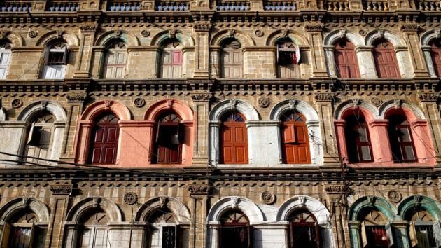 photos-karachi-s-raj-era-buildings-crumble-as-city-builds-past