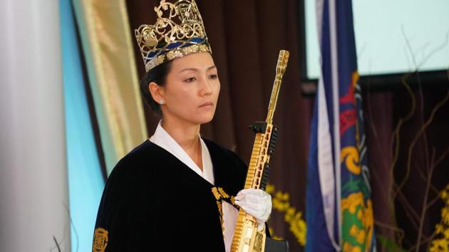Yeon Ah Lee Moon, wife of controversial pastor Hyung Jin Moon, holds a weapon during service at World Peace and Unification Sanctuary in New Foundland, Pennsylvania. Dozens of couples donned crowns and cradled guns at a ceremony on Wednesday in a part of rural Pennsylvania that voted 68% for President Trump in 2016, underscoring the gulf between those who defend the US constitutional right to bear arms and advocates of gun control. (Don Emmert / AFP)
