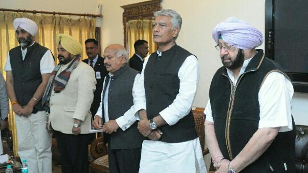 Punjab chief minister Captain Amarinder Singh met 72 party MLAs, MPs and ministers from the state cabinet, on Thursday. (HT Photo) Punjab chief minister Captain Amarinder Singh met 72 party MLAs, MPs and ministers from the state cabinet, on Thursday. (HT Photo)