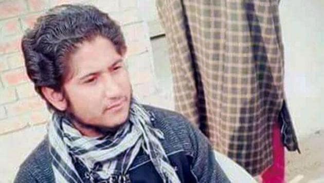 File photo of the Lashkar-e-Taiba’s Naveed Jutt, who escaped from police custody Lashkar-e-Taiba militants attacked Shri Maharaja Hari Singh hospital in Srinagar on Tuesday. Jutt was caught in Kulgam in 2014. PTI Photo (PTI2_6_2018_000056B) (PTI File Photo) File photo of the Lashkar-e-Taiba’s Naveed Jutt, who escaped from police custody Lashkar-e-Taiba militants attacked Shri Maharaja Hari Singh hospital in Srinagar on Tuesday. Jutt was caught in Kulgam in 2014. PTI Photo (PTI2_6_2018_000056B) (PTI File Photo)