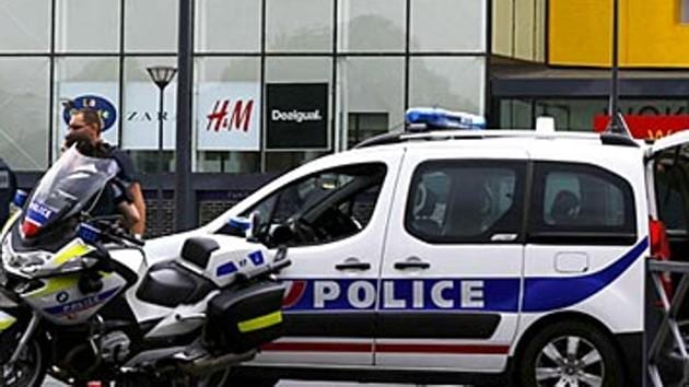 The French capital has seen a number of high-profile jewel robberies in the past few years, most recently an audacious heist at the Ritz hotel in January. (AFP File Photo) The French capital has seen a number of high-profile jewel robberies in the past few years, most recently an audacious heist at the Ritz hotel in January. (AFP File Photo)