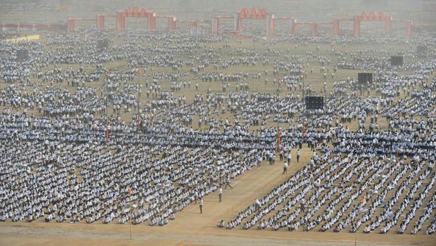 Indian volunteers of the right-wing Hindu nationalist group Rashtriya Swayamsevak Sangh (RSS) gather for a large-scale congregation in Meerut. Over 200,000 RSS volunteers from district groups in Uttarakhand and Uttar Pradesh states were set to attend the RSS's "Rashtrodaya Sammelan" congregation. (Sajjad Hussain / AFP) Indian volunteers of the right-wing Hindu nationalist group Rashtriya Swayamsevak Sangh (RSS) gather for a large-scale congregation in Meerut. Over 200,000 RSS volunteers from district groups in Uttarakhand and Uttar Pradesh states were set to attend the RSS's "Rashtrodaya Sammelan" congregation. (Sajjad Hussain / AFP)