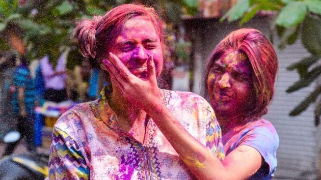 A girl applies colour on her friend during the Holi celebrations in Kothrud on Friday. (Sanket Wankhade/HT PHOTO) A girl applies colour on her friend during the Holi celebrations in Kothrud on Friday. (Sanket Wankhade/HT PHOTO)