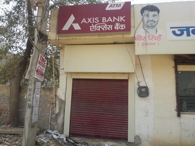 The ATM kisok at Bajghera where the thieves struck. (HT PHOTO) The ATM kisok at Bajghera where the thieves struck. (HT PHOTO)