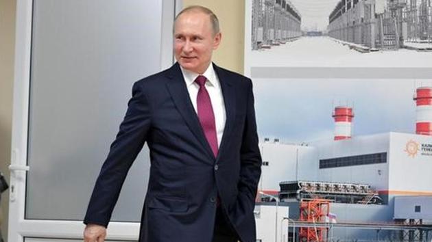 Russian President Vladimir Putin arrives for a ceremony launching Mayakovskaya and Talakhovskaya thermal power plants in Kaliningrad region in Russia on Friday. (Reuters Photo) Russian President Vladimir Putin arrives for a ceremony launching Mayakovskaya and Talakhovskaya thermal power plants in Kaliningrad region in Russia on Friday. (Reuters Photo)