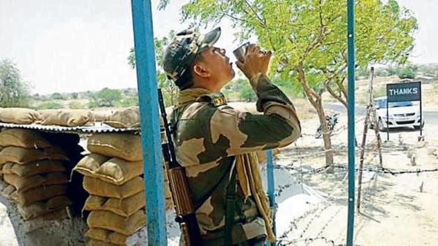 According to BSF officials, they are sometimes forced to get drinking water from towns located 80 km to 125 km from outposts.(HT Photo) According to BSF officials, they are sometimes forced to get drinking water from towns located 80 km to 125 km from outposts.(HT Photo)