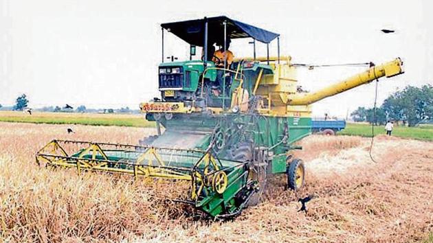 The revised provisions of the model contract farming law state that businesses and farmers can enter into contracts for any crop, livestock breed or poultry of their choice farmer. (S Raja/HT File Photo) The revised provisions of the model contract farming law state that businesses and farmers can enter into contracts for any crop, livestock breed or poultry of their choice farmer. (S Raja/HT File Photo)