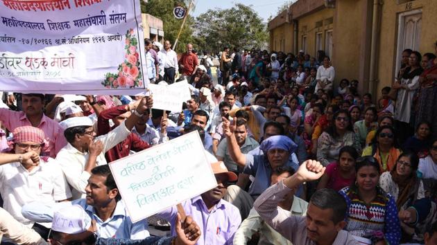 Junior college teachers from across the state had gone on a strike and had decided to not evaluate the HSC Board exam answer sheets until all their demands are met. (HT PHOTO) Junior college teachers from across the state had gone on a strike and had decided to not evaluate the HSC Board exam answer sheets until all their demands are met. (HT PHOTO)