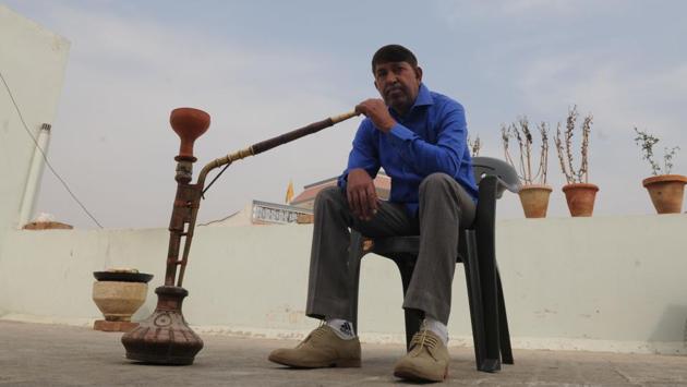 Azad Yadav also served a year for keeping an unlicensed weapon with a witness saying he saw him teach Akash how to fire a gun. The family claims Akash runs a gang with a conscience –No robbery, no dacoity, only extortion. Akash says it was only to “settle personal rivalries”. According to police and jail records, however, from 2007 to 2015, the gang had been charged with about a dozen criminal cases. (Parveen Kumar / HT Photo) Azad Yadav also served a year for keeping an unlicensed weapon with a witness saying he saw him teach Akash how to fire a gun. The family claims Akash runs a gang with a conscience –No robbery, no dacoity, only extortion. Akash says it was only to “settle personal rivalries”. According to police and jail records, however, from 2007 to 2015, the gang had been charged with about a dozen criminal cases. (Parveen Kumar / HT Photo)