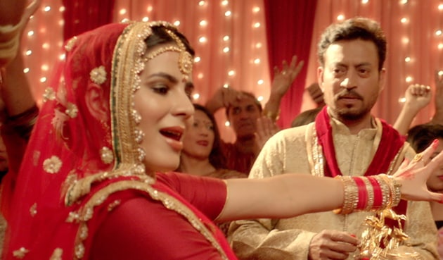 Kriti Kulhari dances at her wedding as the shy groom, Irrfan Khan, watches her in Patola song from Blackmail. Kriti Kulhari dances at her wedding as the shy groom, Irrfan Khan, watches her in Patola song from Blackmail.
