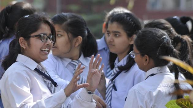 Class 10th students of CBSE board coming out after appearing in their Hindi exam at Central Acedemy in Lucknow on Tuesday. (Deepak Gupta/HT photo) Class 10th students of CBSE board coming out after appearing in their Hindi exam at Central Acedemy in Lucknow on Tuesday. (Deepak Gupta/HT photo)