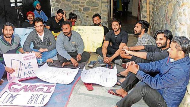 For a better education experience: Students of the department of Indian theatre staging a protest at Panjab University in Chandigarh on Monday.(Anil Dayal/HT)