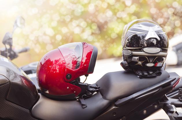 Wearing a helmet decreases the incidence and severity of traumatic brain injury during crashes.(Shutterstock)