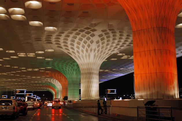 The Mumbai airport had initially sought help from NATS, a UK-based air traffic control service, to help the airport increase its efficiency.(Hindustan Times)