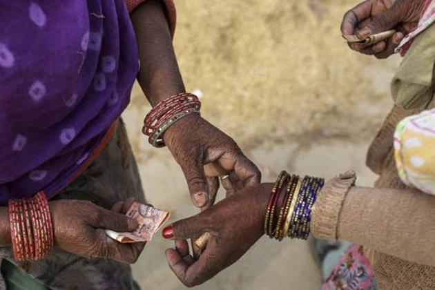 Net tax receipts in the first 11 months of 2017-18 fiscal year were <span class='webrupee'>₹</span>1.03 lakh crore, government data showed on Wednesday.(Dhiraj Singh/Bloomberg) Net tax receipts in the first 11 months of 2017-18 fiscal year were <span class='webrupee'>₹</span>1.03 lakh crore, government data showed on Wednesday.(Dhiraj Singh/Bloomberg)