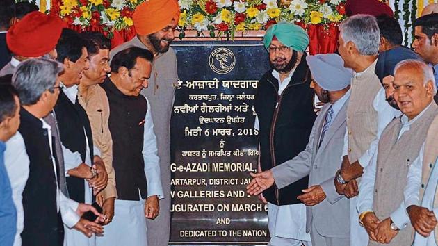 CM Capt Amarinder Singh inaugurating the second phase of the Jung-e-Azadi memorial in Kartarpur near Jalandhar on Tuesday, (HT Photo) CM Capt Amarinder Singh inaugurating the second phase of the Jung-e-Azadi memorial in Kartarpur near Jalandhar on Tuesday, (HT Photo)