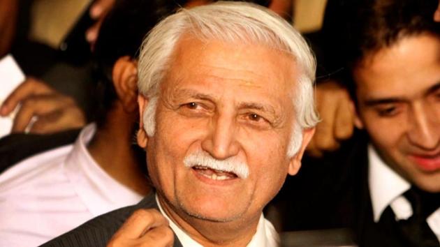File photo of Pakistan People’s Party lawmaker Farhatullah Babar, who served as the spokesman for late premier Benazir Bhutto and her widower Asif Ali Zardari when he was the president.(Reuters)