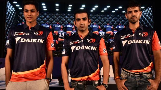 Gautam Gambhir will lead Delhi Daredevils in 2018 Indian Premier League season. Gambhir was not retained by Kolkata Knight Riders this year. Gambhir (centre) with Manjot Kalra and Naman Ojha (extreme right) in New Delhi on Wednesday.(Twitter)