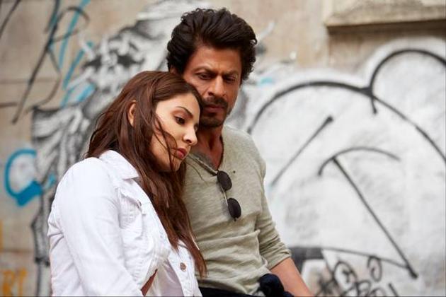 Anushka Sharma and Shah Rukh Khan in a still from Jab Harry Met Sejal.